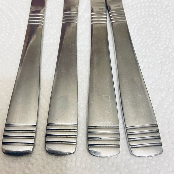 Gibson Vintage Palmore Stainless Silverware Four Piece Preowned Knife Set. - Picture 2 of 3